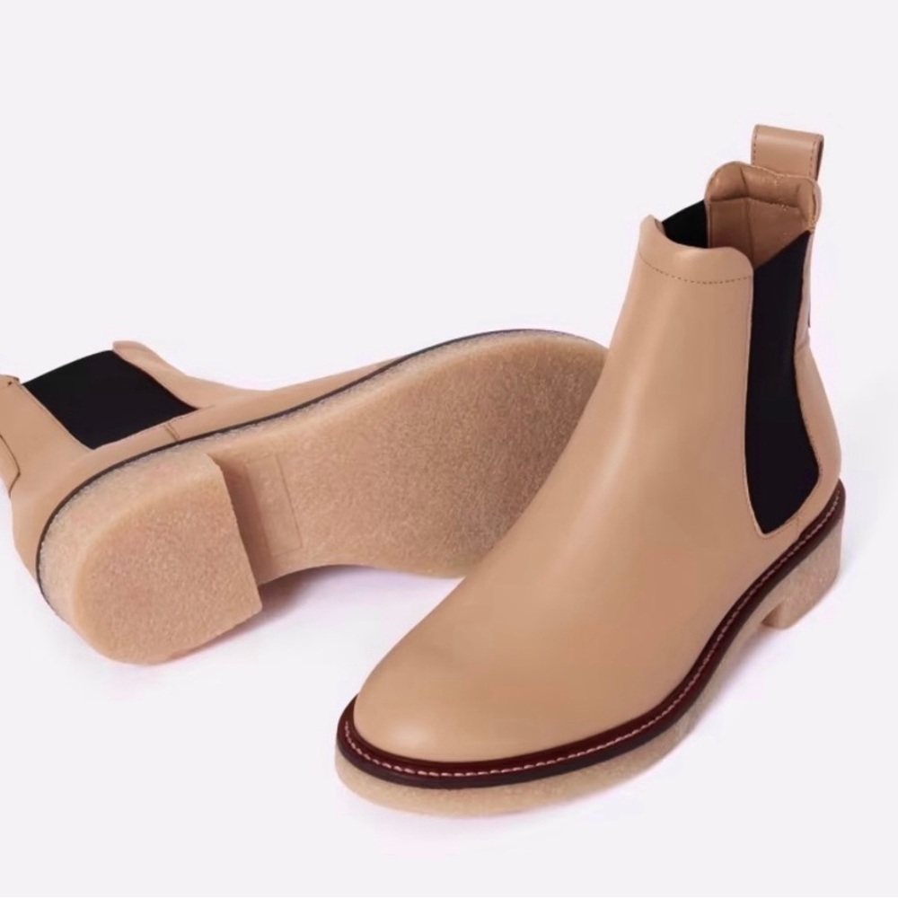 Everlane Nude Tan & Black Leather Chelsea ankle Boots shoes Bisquit 9 EUC